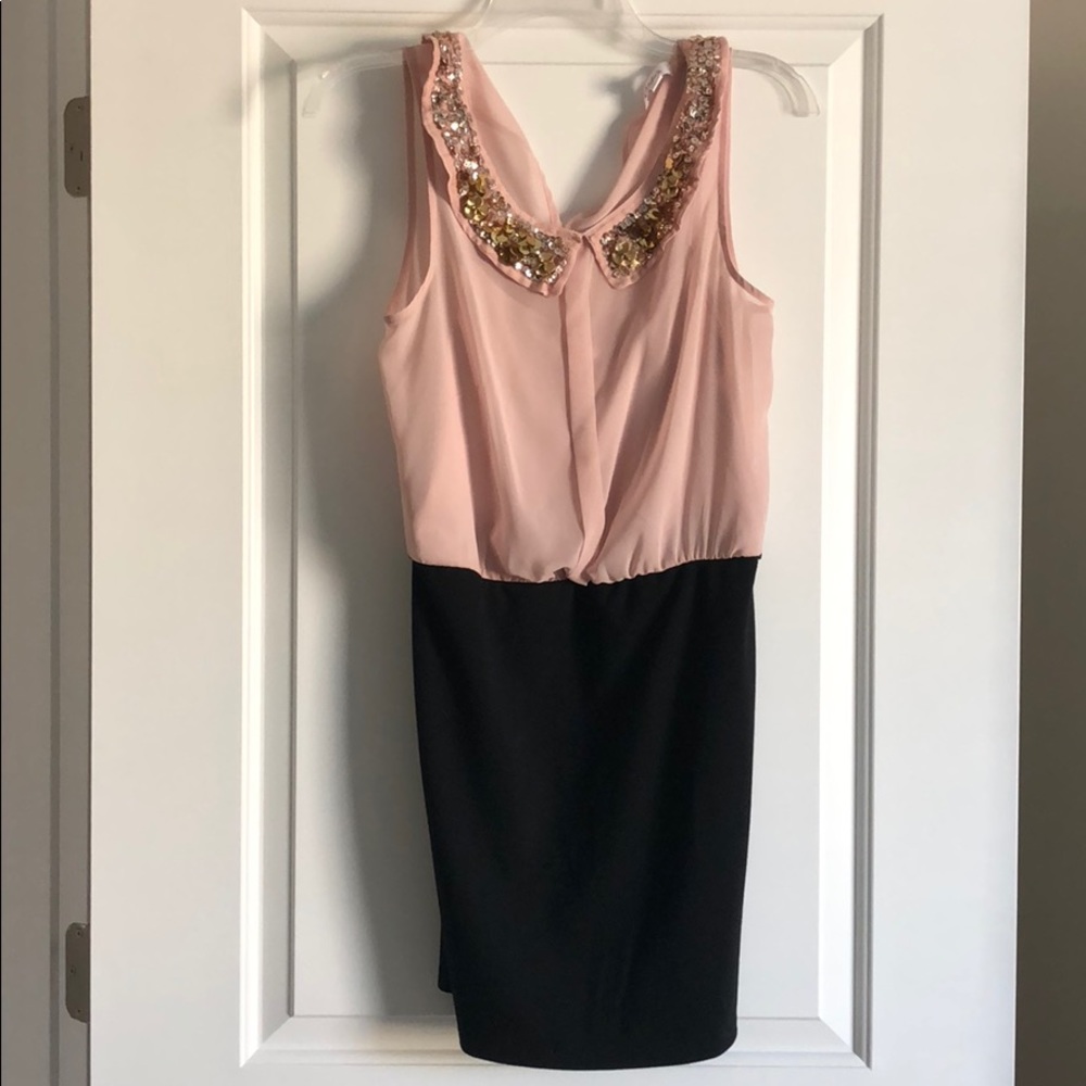 Tight dress with sparkle collar